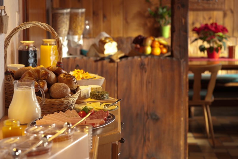 boulangerie-GINASSERVIS-min_breakfast_buffet_food_restaurant_meal_hotel_plate_fresh-718745